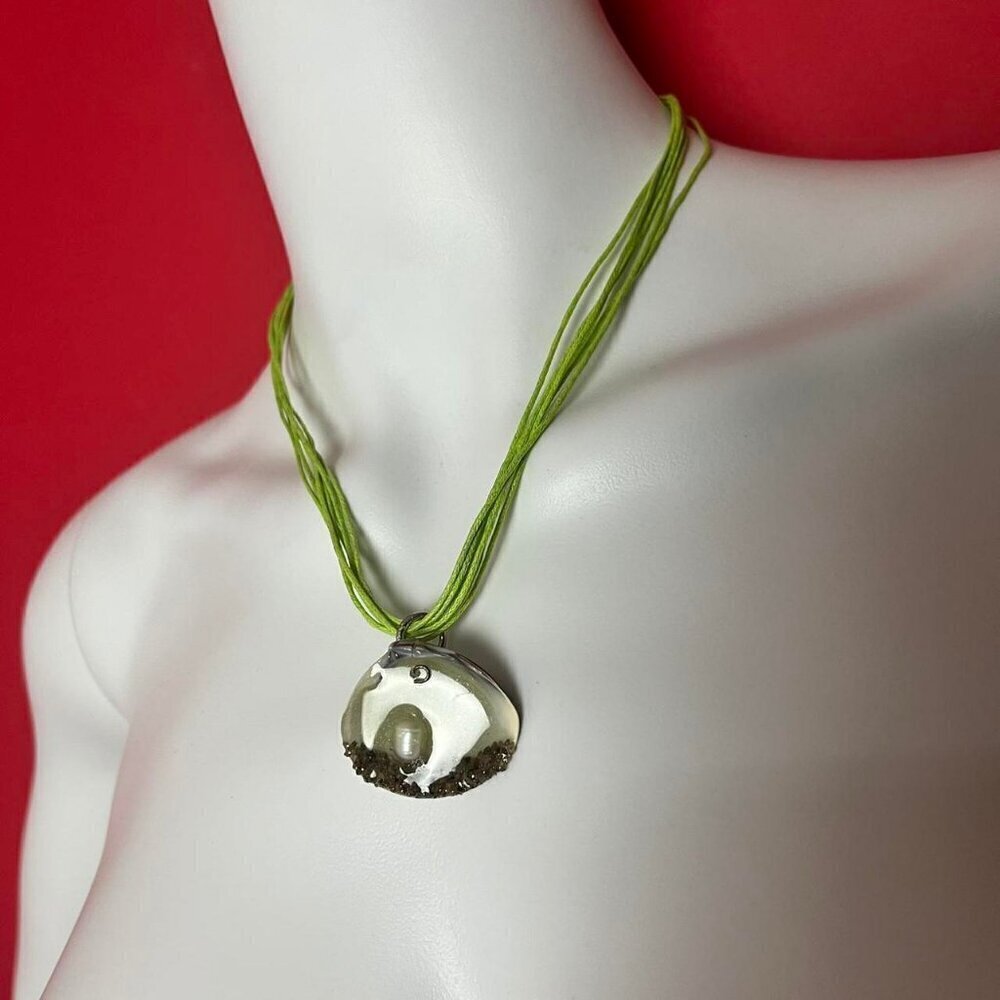 Handmade seashell necklace 💚💛​​​​​​​ - Picture 3 of 5